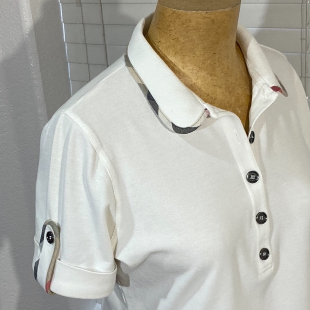 New BURBERRY London tee shirt in snow white. Short sleeve. Size L